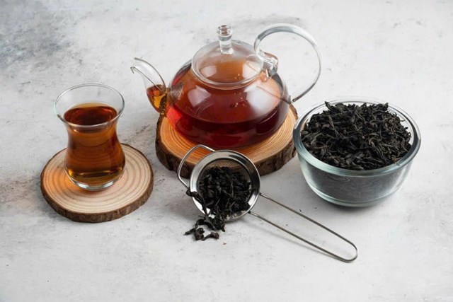 Qu&aacute; tr&igrave;nh oxy h&oacute;a v&agrave; l&ecirc;n men k&eacute;o d&agrave;i gi&uacute;p hắc tr&agrave; c&oacute; m&agrave;u sắc đỏ n&acirc;u đặc trưng, vị tr&agrave; đậm đ&agrave; v&agrave; hậu vị ngọt s&acirc;u.&nbsp;