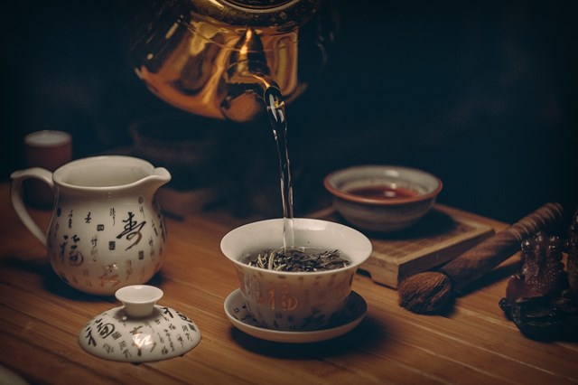 Tr&agrave; l&agrave; thức uống được ưa chuộng trong giới ho&agrave;ng tộc xưa (Ảnh minh họa)