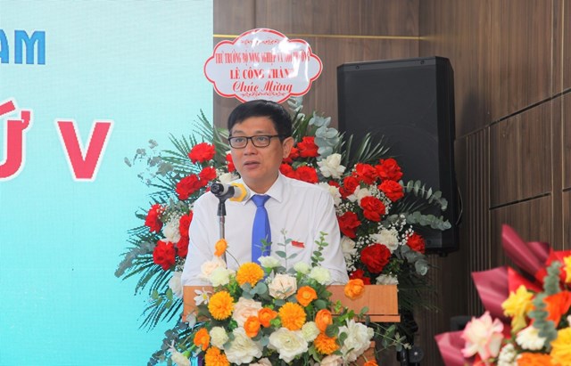 PGS. TS L&ecirc; H&ugrave;ng Anh &ndash; Viện trưởng Viện Khoa học c&ocirc;ng nghệ v&agrave; Quản l&yacute; m&ocirc;i trường, Trường ĐH C&ocirc;ng nghiệp TP.HCM, Ph&oacute; Chủ tịch Hội, Trưởng Văn ph&ograve;ng đại diện tại TP.HCM ph&aacute;t biểu tại Đại hội