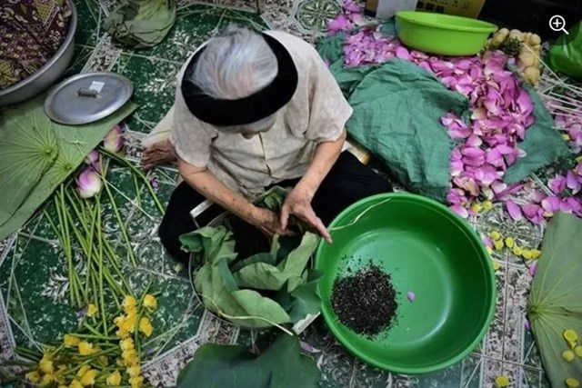 Nghề ướp trà sen Quảng An được đưa vào Danh mục di sản văn hóa phi vật thể quốc gia. Ảnh minh họa