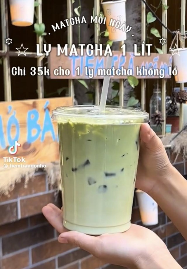 Loại đồ uống matcha latte khổng lồ với mức gi&aacute; rẻ bất ngờ đang thu h&uacute;t sự quan t&acirc;m của đ&ocirc;ng đảo bạn trẻ (Nguồn ảnh: Tik Tok)