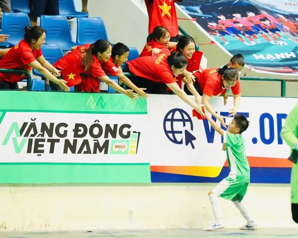 Cha mẹ ch&iacute;nh l&agrave; điểm tựa vững chắc, tạo điều kiện để con lớn kh&ocirc;n c&ugrave;ng thể thao. Ảnh: NVCC &nbsp;