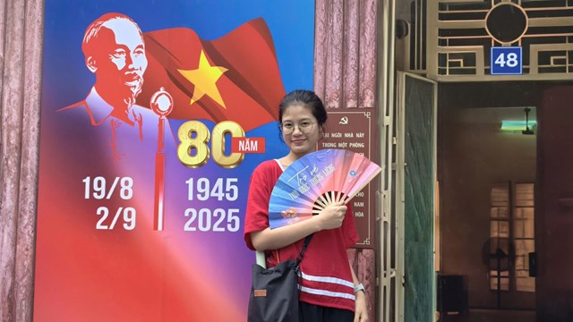 Ch&acirc;n dung Thu H&agrave; &nbsp;