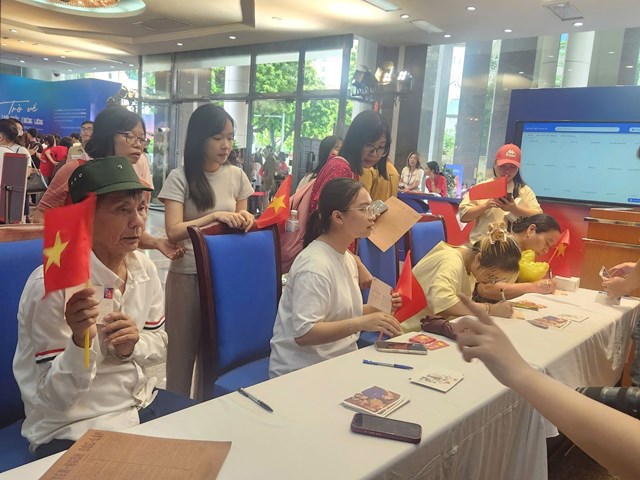 Khoảnh khắc lưu b&uacute;t &nbsp;