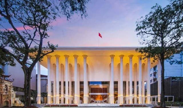 Nh&agrave; h&aacute;t Hồ Gươm - địa điểm biểu diễn h&agrave;ng trăm chương tr&igrave;nh, vở diễn kinh điển của thế giới. &nbsp;
