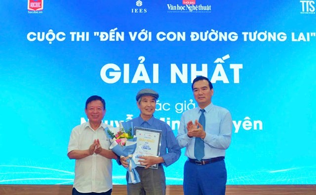 Ban tổ chức đ&atilde; trao 1 Giải Nhất cho Anh h&ugrave;ng lao động Minh Chuy&ecirc;n &nbsp;