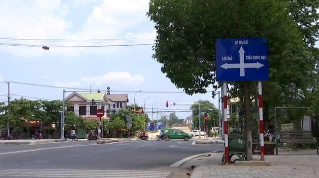 Biển chỉ dẫn tại trung t&acirc;m Đ&ocirc;ng H&agrave; rẽ sang Đường 9