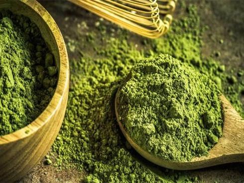 Sự kh&#225;c biệt giữa bột matcha v&#224; bột tr&#224; xanh m&#224; bạn n&#234;n biết - Ảnh 2