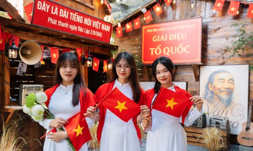 Khi qu&#225;n tr&#224; sữa trở th&#224;nh điểm hẹn của giới trẻ dịp 2/9 - Ảnh 1