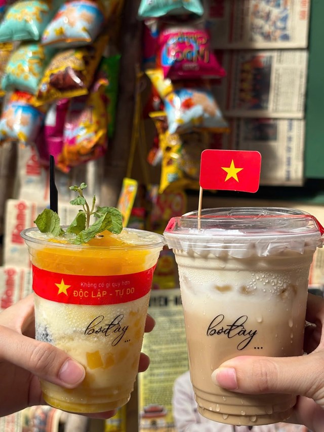 Đồ uống của Bơ đ&acirc;y thể hiện tinh thần tự h&agrave;o d&acirc;n tộc với băng r&ocirc;n &ldquo;Kh&ocirc;ng c&oacute; g&igrave; qu&yacute; hơn độc lập, tự do&rdquo; (Ảnh: Bơ đ&acirc;y)