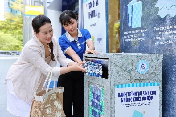 Vinamilk chọn giải ph&aacute;p phối hợp với c&aacute;c đơn vị được cấp ph&eacute;p để thu gom - t&aacute;i chế bao b&igrave; theo quy định từ năm 2025 (Ảnh: VN). &nbsp;