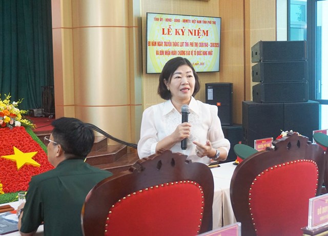 Đại diện l&atilde;nh đạo B&aacute;o v&agrave; Ph&aacute;t thanh, Truyền h&igrave;nh Ph&uacute; Thọ g&oacute;p &yacute; v&agrave;o chương tr&igrave;nh văn nghệ ch&agrave;o mừng