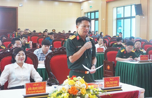 Chỉ huy trưởng Bộ Chỉ huy qu&acirc;n sự tỉnh Nguyễn Đ&igrave;nh Cương ph&aacute;t biểu tại buổi tổng duyệt