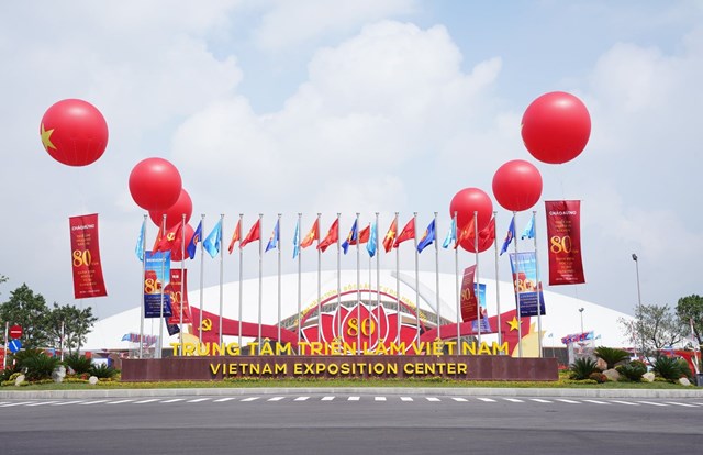 Trung t&acirc;m Triển l&atilde;m Việt Nam c&oacute; tổng diện t&iacute;ch triển l&atilde;m trong nh&agrave; v&agrave; ngo&agrave;i trời l&ecirc;n tới 330.000m2 &nbsp;