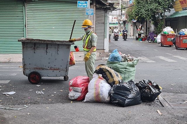 Tại Luật Bảo vệ m&ocirc;i trường 2020 quy định rất r&otilde; tr&aacute;ch nhiệm của UBND cấp tỉnh về việc ph&acirc;n loại r&aacute;c tại nguồn