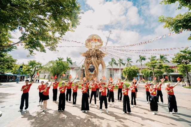 Bãi Cháy tổ chức lễ thượng cờ, bay khinh khí cầu khổng lồ dịp lễ 2/9 - Ảnh 3