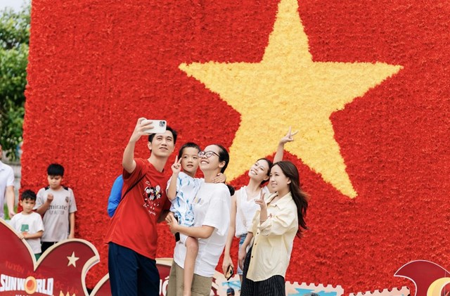 Bãi Cháy tổ chức lễ thượng cờ, bay khinh khí cầu khổng lồ dịp lễ 2/9 - Ảnh 2