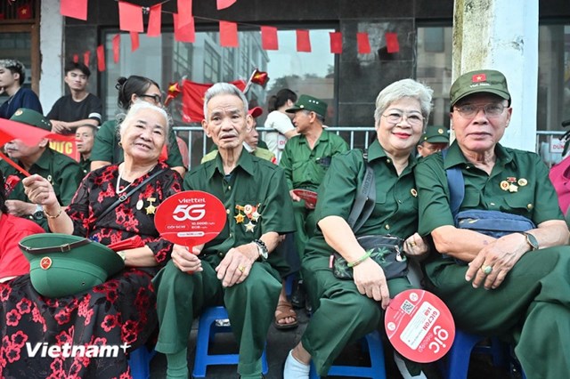 C&aacute;c cựu chiến binh được bố tr&iacute; chỗ ngồi ri&ecirc;ng, chu đ&aacute;o v&agrave; trang trọng, thể hiện sự tri &acirc;n s&acirc;u sắc tại Đại lễ A80.
