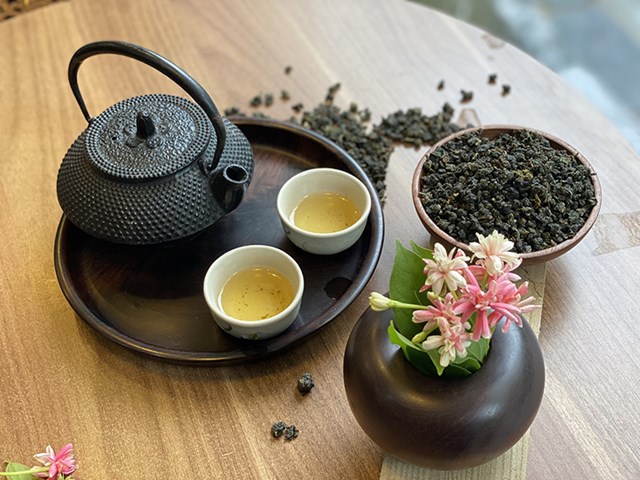 Tr&agrave; xanh l&agrave; d&ograve;ng tr&agrave; được người Việt ưa chuộng nhất khi thưởng thức b&aacute;nh trung thu &nbsp;