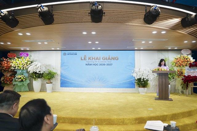 (TS. Trần &Aacute;i Cầm, Hiệu trưởng Trường Đại học Intracom, ph&aacute;t biểu tại Lễ khai giảng năm học 2026&ndash;2027) &nbsp;