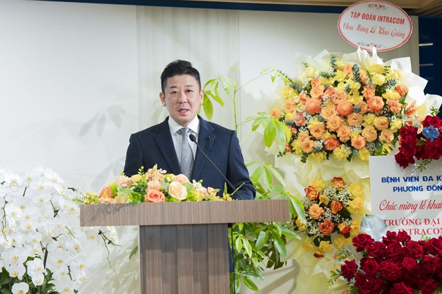 (Nghị sĩ Keiji Ebisu, tỉnh Hiroshima, ph&aacute;t biểu ch&uacute;c mừng tại Lễ khai giảng Trường Đại học Intracom năm học 2026&ndash;2027) &nbsp;