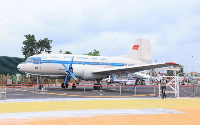 M&aacute;y bay IL-14 từng nhiều lần thực hiện c&aacute;c chuyến bay đặc biệt, chở Chủ tịch Hồ Ch&iacute; Minh c&ugrave;ng l&atilde;nh đạo Đảng, Nh&agrave; nước trong thời kỳ kh&aacute;ng chiến chống Mỹ &nbsp;
