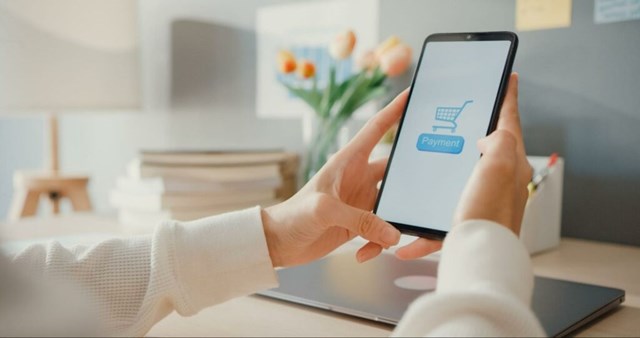 Thương mại điện tử v&agrave; b&agrave;i to&aacute;n niềm tin người ti&ecirc;u d&ugrave;ng. &nbsp;
