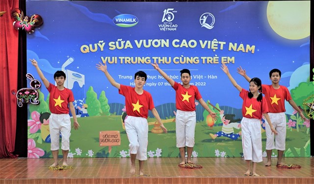 Th&#234;m một m&#249;a Trung Thu ấm &#225;p trong h&#224;nh tr&#236;nh 15 năm của Quỹ sữa Vươn cao Việt Nam - Ảnh 2