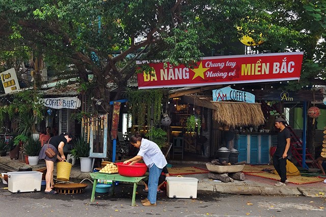 Những ngày qua, nồi bánh chưng ở Câu lạc bộ xe bán tải Đà Nẵng lại đỏ lửa, đong đầy tình cảm của người Đà Nẵng gửi đến đồng bào vùng lũ các tỉnh phía Bắc. Ảnh nguồn internet