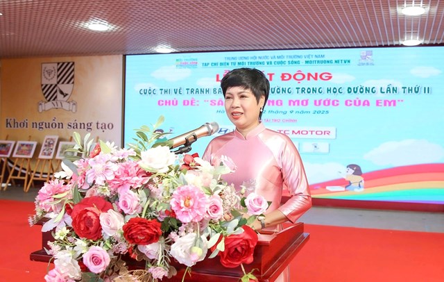 B&agrave; Vũ Thị &Aacute;nh Tuyết - B&iacute; thư Chi bộ, Hiệu trưởng Trường Tiểu học Nguyễn Viết Xu&acirc;n chia sẻ tại buổi lễ