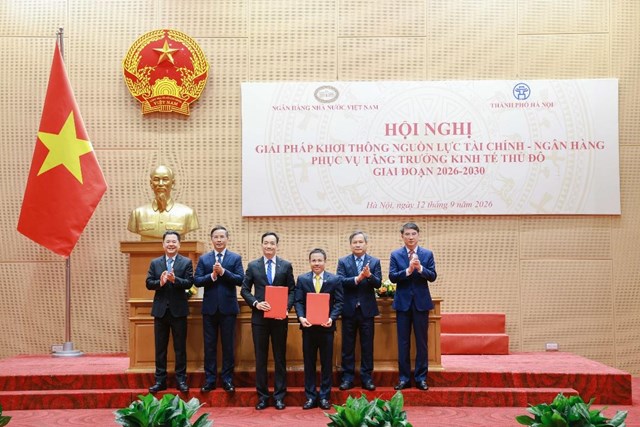 L&atilde;nh đạo Ng&acirc;n h&agrave;ng NCB v&agrave; l&atilde;nh đạo C&ocirc;ng ty TNHH Đầu tư Hạ tầng v&agrave; Đ&ocirc; thị Bắc H&agrave; Nội trao Thoả thuận hợp t&aacute;c to&agrave;n diện &nbsp;