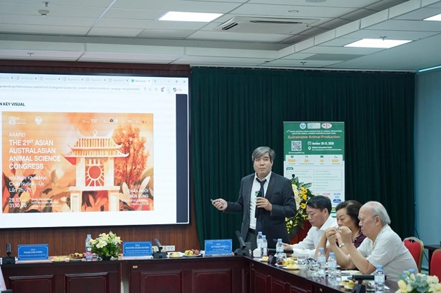 &Ocirc;ng Sử Thanh Long, Ph&oacute; Trưởng Ban Tổ chức th&ocirc;ng tin tại họp b&aacute;o &nbsp;