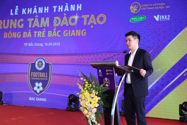 Ông Đỗ Vinh Quang - Phó Chủ tịch HĐQT, Phó Tổng Giám đốc Tập đoàn T&T Group, Chủ tịch CLB bóng đá Hà Nội - phát biểu tại lễ khánh thành Trung tâm Đào tạo bóng đá trẻ Bắc Giang.