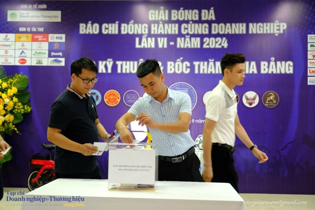 Bốc thăm chia bảng giải b&#243;ng đ&#225; “B&#225;o ch&#237; đồng h&#224;nh c&#249;ng doanh nghiệp” lần VI – năm 2024 - Ảnh 4