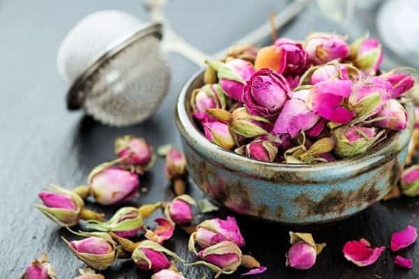 Tr&agrave; hoa hồng chỉ th&iacute;ch hợp với nhiệt độ nước khoảng 80 - 85 độ C để giữ được hương vị tốt nhất. (Ảnh minh họa - Nguồn Internet)