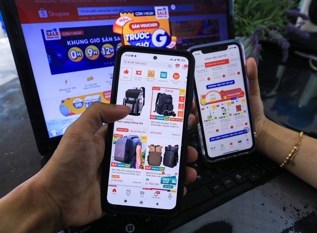 Kỷ nguy&#234;n mua sắm online: Khi &#39;cửa h&#224;ng&#39; nằm gọn trong điện thoại - Ảnh 1