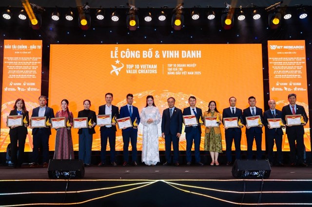 Lễ c&ocirc;ng bố v&agrave; vinh danh Top 10 Doanh nghiệp tạo gi&aacute; trị h&agrave;ng đầu Việt Nam 2025 theo ng&agrave;nh &nbsp;