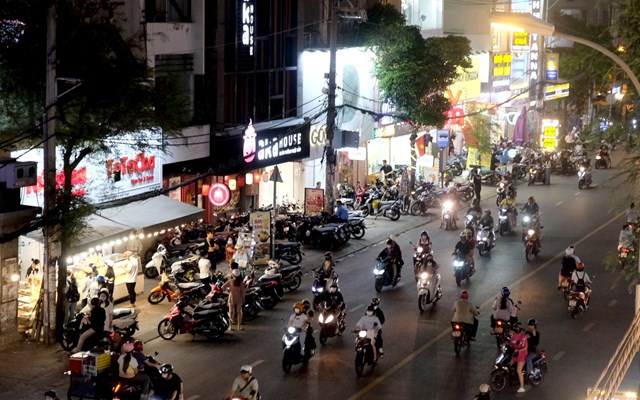 Đổi mặt tiền lấy hiệu quả kinh doanh: Xu hướng định hình lại không gian F&amp;B Việt  - Ảnh 2