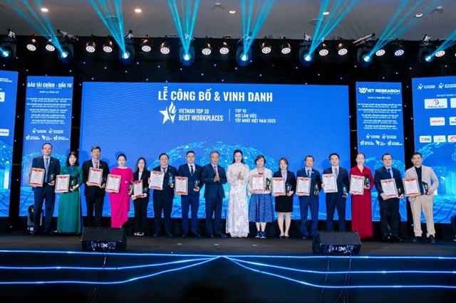 Lễ C&ocirc;ng bố v&agrave; Vinh danh Top 10 nơi l&agrave;m việc tốt nhất Việt Nam theo ng&agrave;nh 2025 &nbsp;