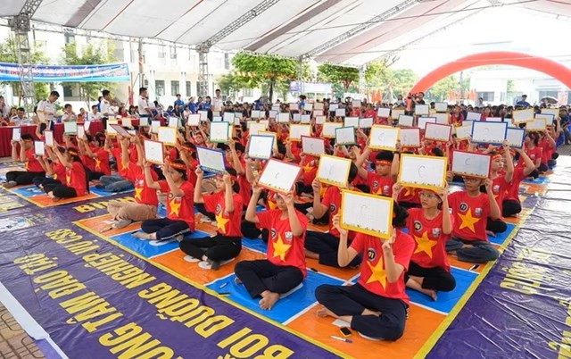 C&aacute;c em học sinh t&iacute;ch cực tham gia cuộc thi &nbsp;