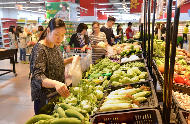 Chiến lược k&#237;ch cầu ti&#234;u d&#249;ng cuối năm: Giữ gi&#225; b&#225;n, tăng khuyến m&#227;i - Ảnh 1