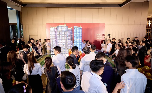 Sa b&agrave;n Sun Feliza Suites l&agrave; t&acirc;m điểm của buổi khai trương. Ảnh: &Aacute;nh Dương &nbsp;