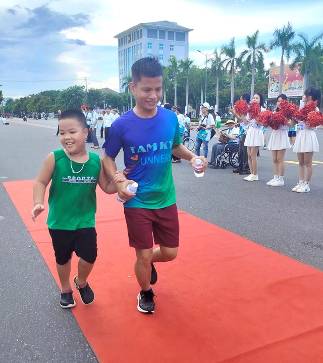 Quảng Nam: Hơn 300 người khuyết tật tham gia sự kiện thể thao “Kh&#244;ng khoảng c&#225;ch - Kh&#244;ng giới hạn” - Ảnh 1