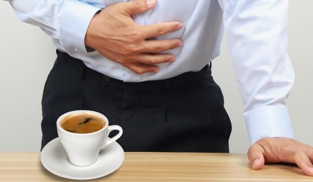 Chỉ một ly c&agrave; ph&ecirc; nhỏ v&agrave;o đầu ng&agrave;y cũng c&oacute; thể l&agrave;m rối loạn to&agrave;n bộ hoạt động ti&ecirc;u h&oacute;a trong cả buổi s&aacute;ng, ảnh hưởng đến sinh hoạt v&agrave; hiệu suất l&agrave;m việc (Ảnh minh họa)