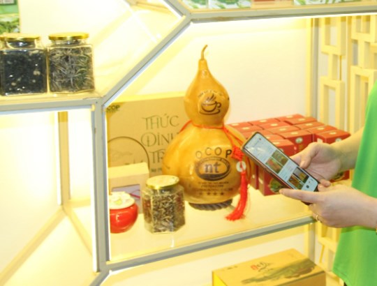 Hộ chiếu số sản phẩm giúp truy xuất toàn bộ quy trình, ngăn chặn hàng giả và mang đến niềm tin trọn vẹn khi thưởng trà.