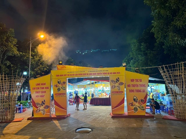 Tưng bừng khai mạc Tuần h&#224;ng Hợp t&#225;c x&#227; v&#224; sản phẩm OCOP H&#224; Nội 2025 - Ảnh 2