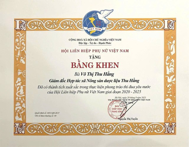 HTX N&#244;ng sản dược liệu Thu Hằng nhận bằng khen của Hội LHPN Việt Nam nh&#226;n kỷ niệm 95 năm th&#224;nh lập - Ảnh 1