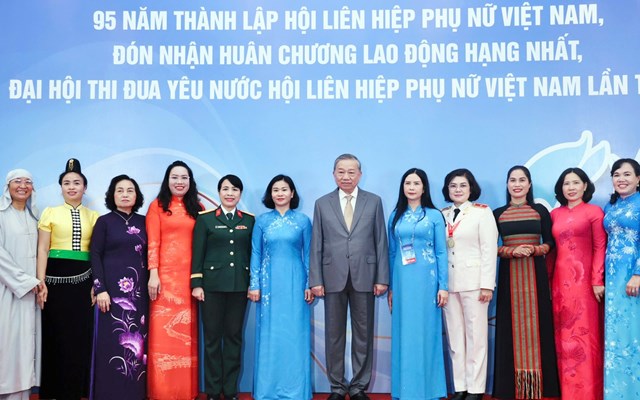 Tổng B&iacute; thư T&ocirc; L&acirc;m v&agrave; c&aacute;c đại biểu tham dự Lễ kỷ niệm 95 năm th&agrave;nh lập Hội LHPN Việt Nam. &nbsp;