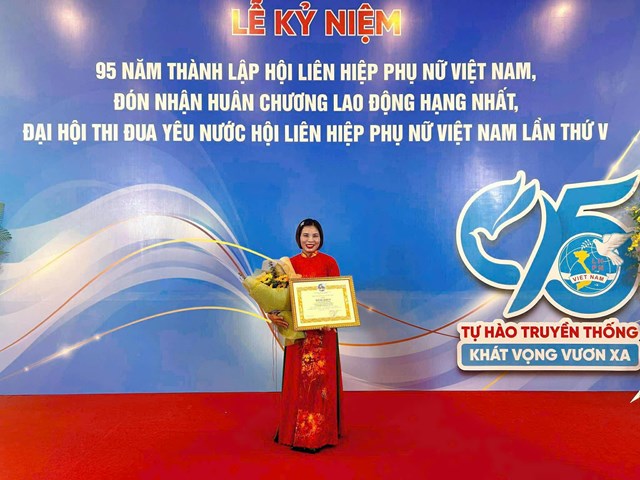 Hợp t&aacute;c x&atilde; N&ocirc;ng sản dược liệu Thu Hằng được vinh danh trong số những tập thể ti&ecirc;u biểu c&oacute; th&agrave;nh t&iacute;ch xuất sắc trong thực hiện phong tr&agrave;o thi đua y&ecirc;u nước của Hội LHPN Việt Nam giai đoạn 2020 &ndash; 2025. &nbsp;