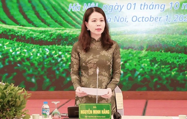 Thứ trưởng Bộ Ngoại giao Nguyễn Minh Hằng ph&aacute;t biểu tại Họp b&aacute;o. &nbsp;